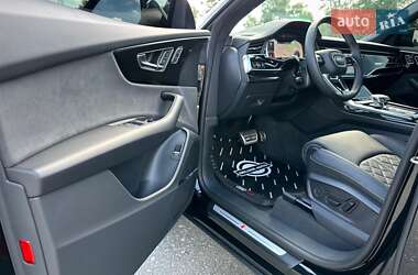 Позашляховик / Кросовер Audi Q8 2024 в 