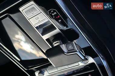 Позашляховик / Кросовер Audi Q8 2024 в 