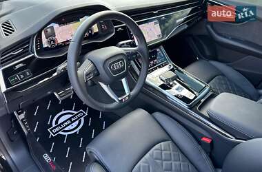 Позашляховик / Кросовер Audi Q8 2024 в 