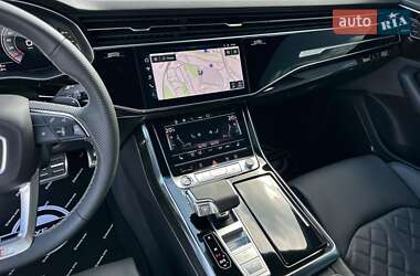 Позашляховик / Кросовер Audi Q8 2024 в 