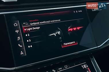 Позашляховик / Кросовер Audi Q8 2024 в 