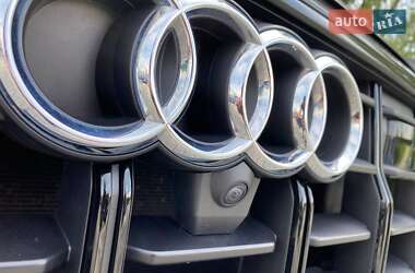 Внедорожник / Кроссовер Audi Q8 2021 в 