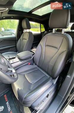 Внедорожник / Кроссовер Audi Q8 2021 в 