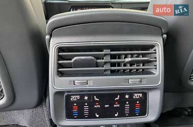 Внедорожник / Кроссовер Audi Q8 2021 в 