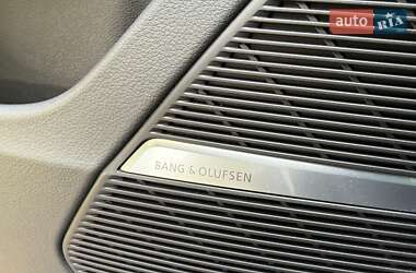 Позашляховик / Кросовер Audi Q8 2022 в 