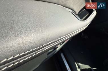 Позашляховик / Кросовер Audi Q8 2022 в 