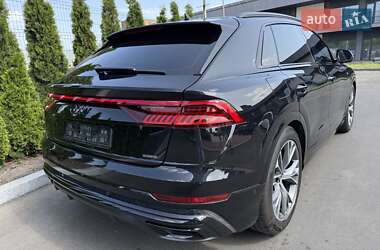 Позашляховик / Кросовер Audi Q8 2022 в 