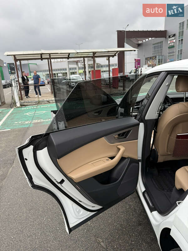 Внедорожник / Кроссовер Audi Q8 2019 в Киеве