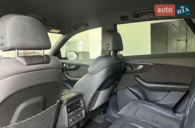 Внедорожник / Кроссовер Audi Q8 2021 в 