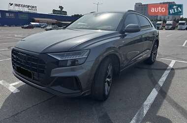 Позашляховик / Кросовер Audi Q8 2021 в 
