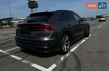 Позашляховик / Кросовер Audi Q8 2021 в 