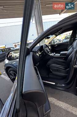 Позашляховик / Кросовер Audi Q8 2021 в 