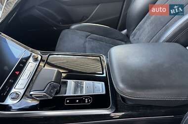 Позашляховик / Кросовер Audi Q8 2021 в 