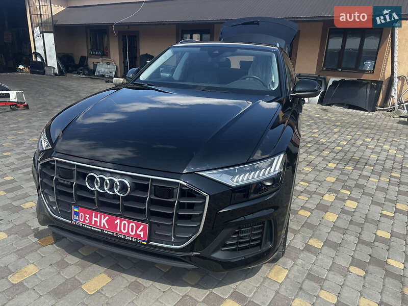 Внедорожник / Кроссовер Audi Q8 2023 в 