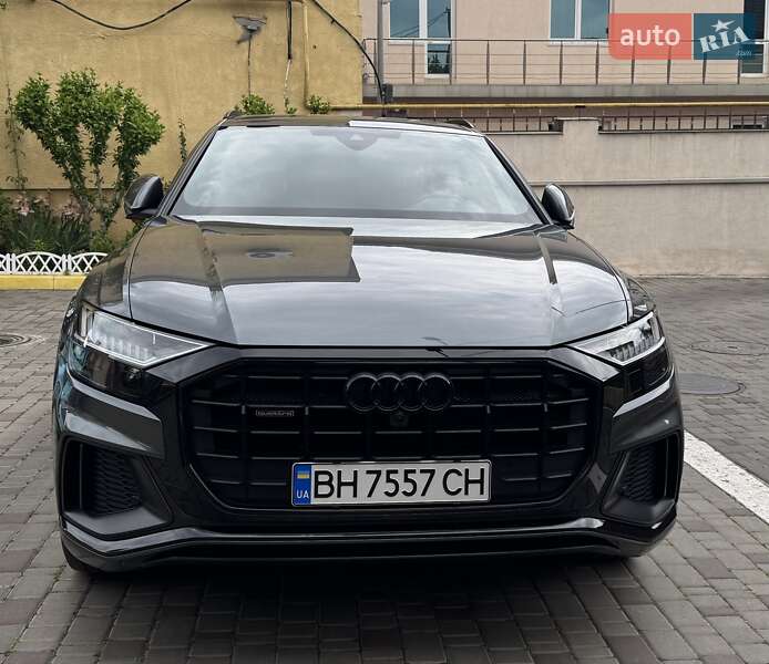 Внедорожник / Кроссовер Audi Q8 2023 в 