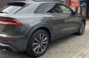 Внедорожник / Кроссовер Audi Q8 2023 в 