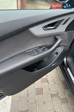Внедорожник / Кроссовер Audi Q8 2023 в 