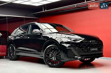 Позашляховик / Кросовер Audi Q8 2025 в 