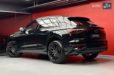 Позашляховик / Кросовер Audi Q8 2025 в 