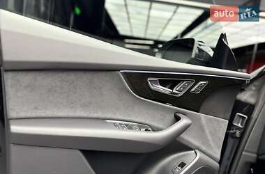 Позашляховик / Кросовер Audi Q8 2025 в 