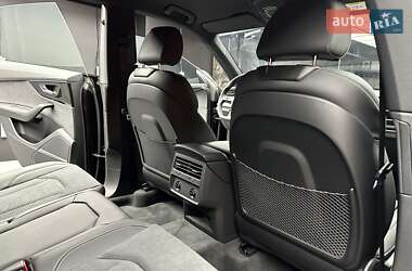 Позашляховик / Кросовер Audi Q8 2025 в 