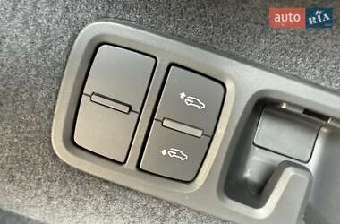Внедорожник / Кроссовер Audi Q8 2023 в 