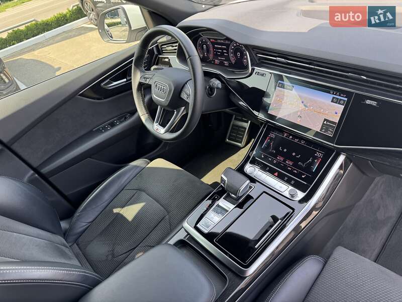Внедорожник / Кроссовер Audi Q8 2019 в Киеве