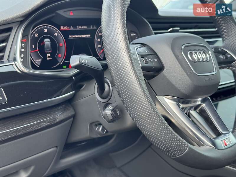 Внедорожник / Кроссовер Audi Q8 2019 в Киеве