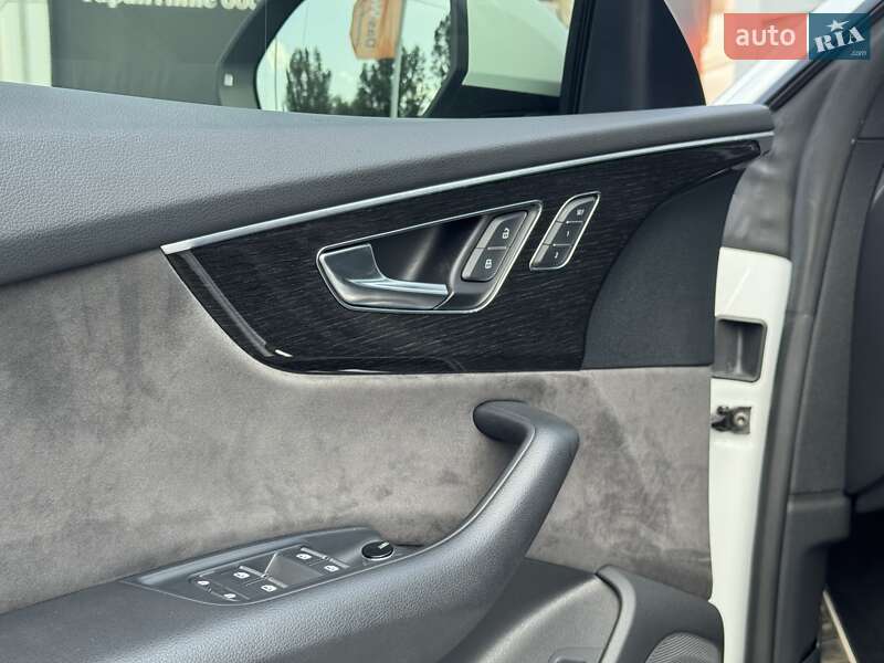 Внедорожник / Кроссовер Audi Q8 2019 в Киеве