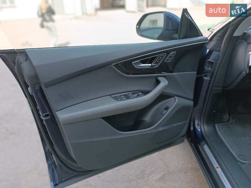 Внедорожник / Кроссовер Audi Q8 2021 в Львове