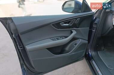 Внедорожник / Кроссовер Audi Q8 2021 в 