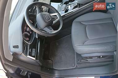 Внедорожник / Кроссовер Audi Q8 2021 в 