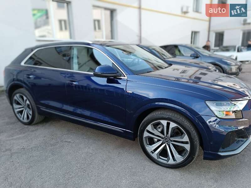 Внедорожник / Кроссовер Audi Q8 2021 в Львове