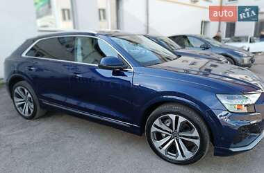 Внедорожник / Кроссовер Audi Q8 2021 в 