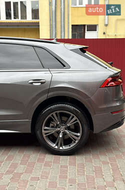 Внедорожник / Кроссовер Audi Q8 2018 в 