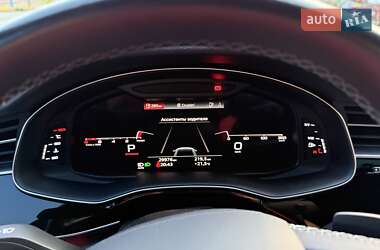 Внедорожник / Кроссовер Audi Q8 2021 в 
