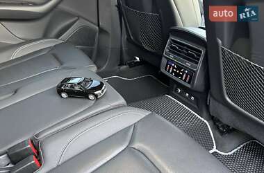 Внедорожник / Кроссовер Audi Q8 2021 в 