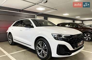 Позашляховик / Кросовер Audi Q8 2024 в 