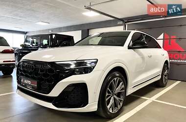 Позашляховик / Кросовер Audi Q8 2024 в 