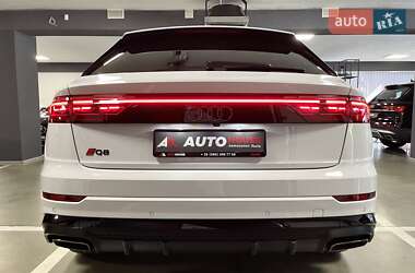 Позашляховик / Кросовер Audi Q8 2024 в 