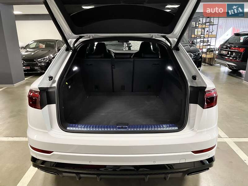 Позашляховик / Кросовер Audi Q8 2024 в Львові