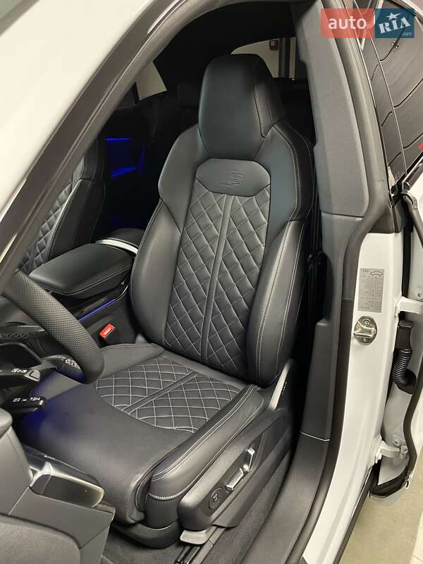 Позашляховик / Кросовер Audi Q8 2024 в Львові