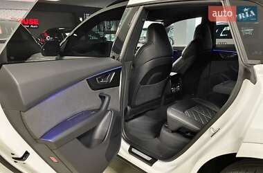 Позашляховик / Кросовер Audi Q8 2024 в 