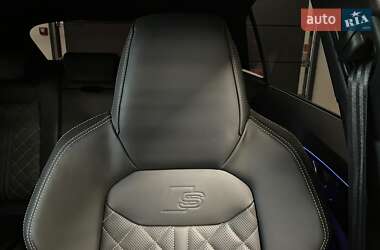Позашляховик / Кросовер Audi Q8 2024 в 