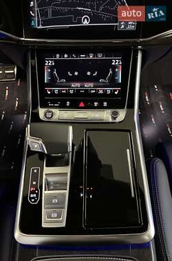 Позашляховик / Кросовер Audi Q8 2024 в 