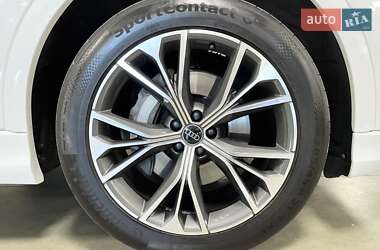 Позашляховик / Кросовер Audi Q8 2024 в 