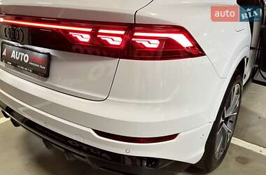 Позашляховик / Кросовер Audi Q8 2024 в 
