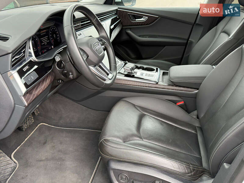 Внедорожник / Кроссовер Audi Q8 2020 в Киеве