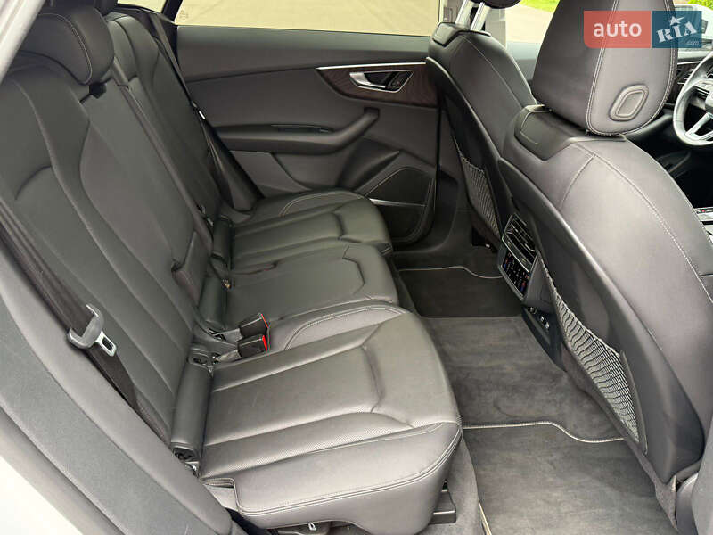 Внедорожник / Кроссовер Audi Q8 2020 в Киеве