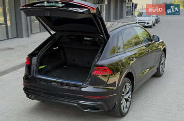 Внедорожник / Кроссовер Audi Q8 2021 в 